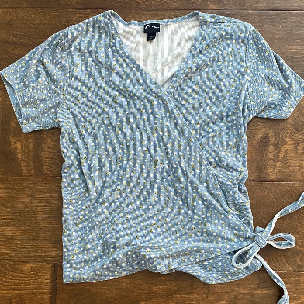 Art Class Blue Floral Wrap Top